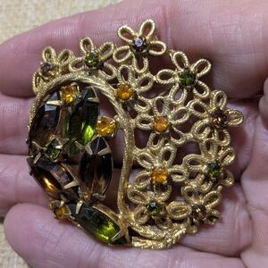 Vintage Unsigned Gold Tone Autumnal Rhinestone Floral Basket Brooch Pin